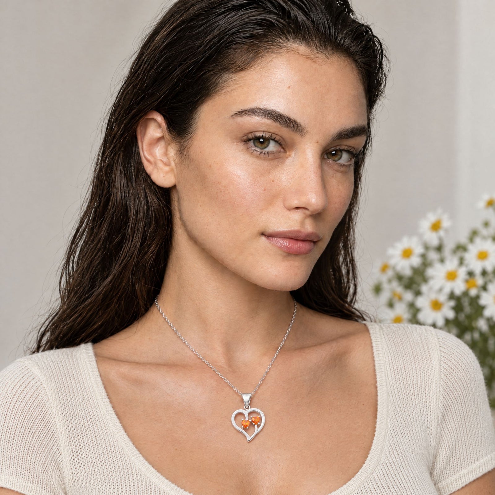 Mujer con collar Duo de plata con dos piedras naranjas - Andrea Jewels