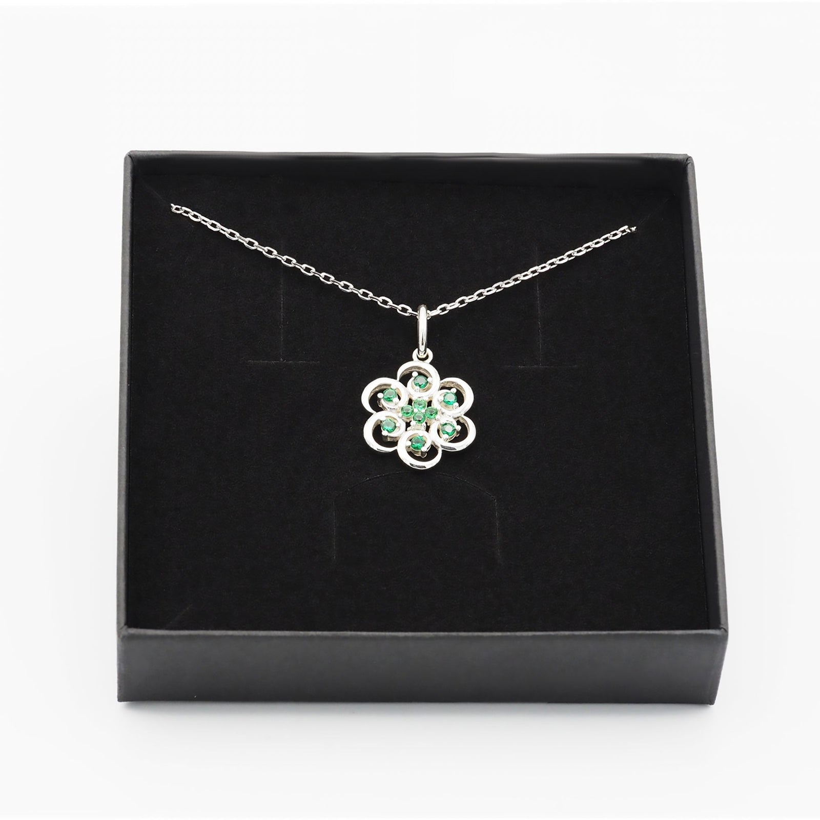 Collar Poppy de plata 925 verde en caja de regalo abierta - Andrea Jewels