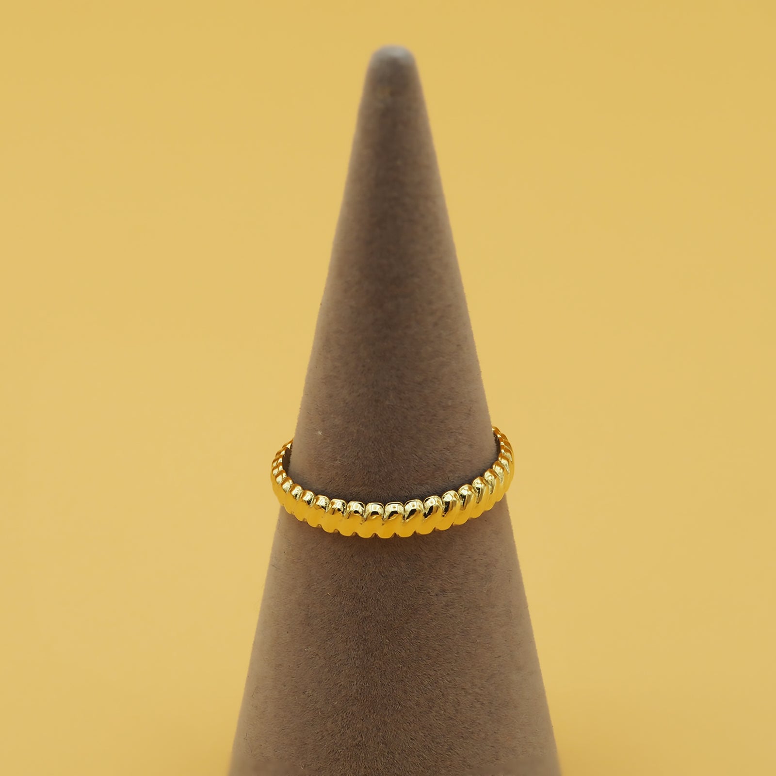 ANILLO PEBBLES DORADO