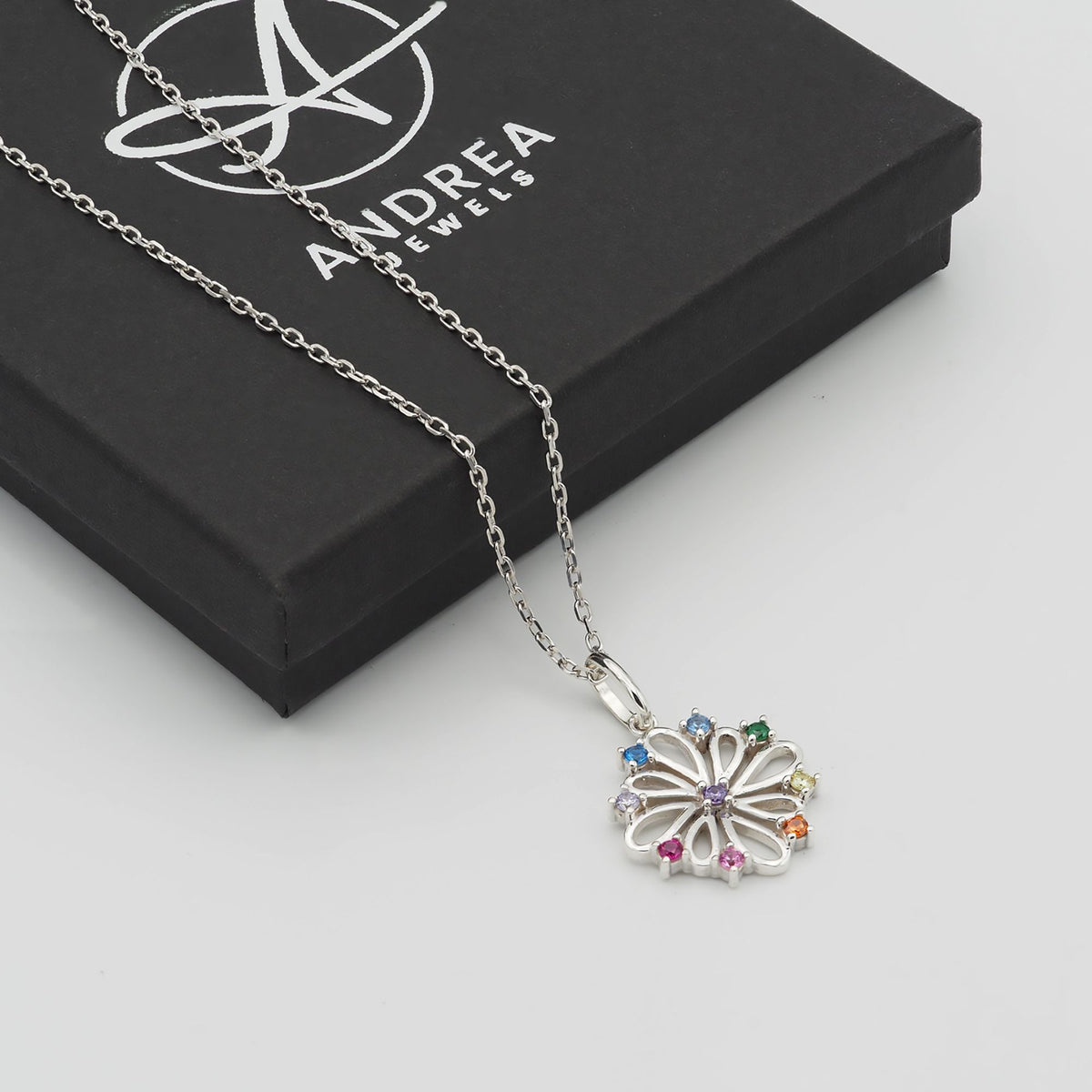 Collar Donna de plata 925 con piedras multicolor junto a su caja de regalo cerrada - Andrea Jewels