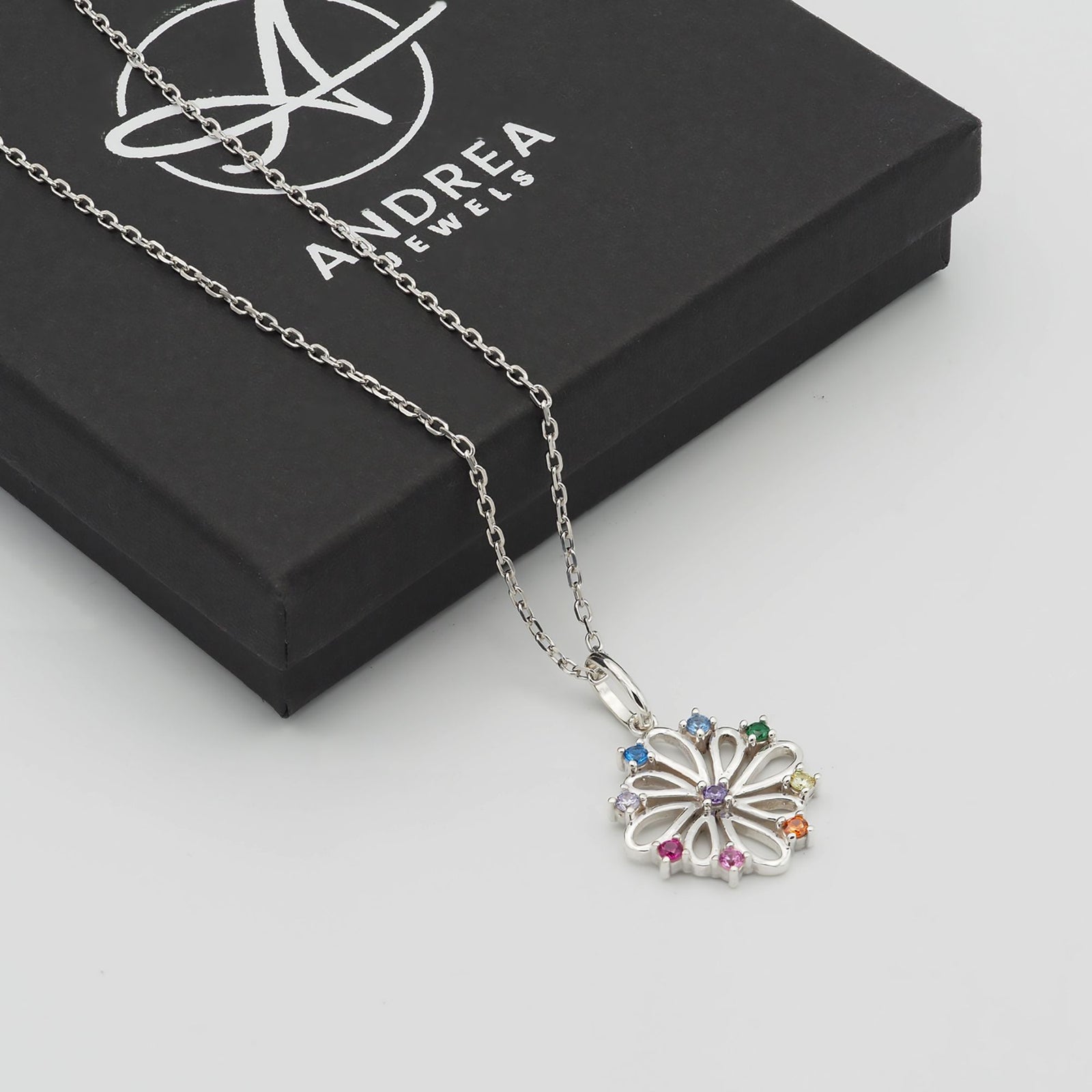 Collar Donna de plata 925 con piedras multicolor junto a su caja de regalo cerrada - Andrea Jewels