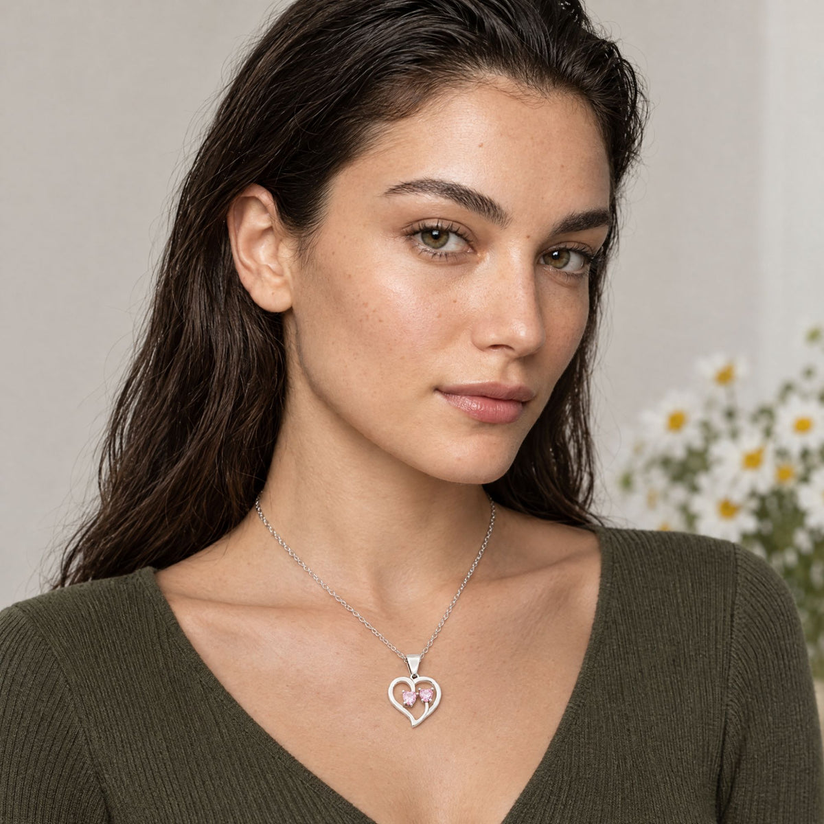 Mujer con collar Duo de plata con dos piedras rosas - Andrea Jewels