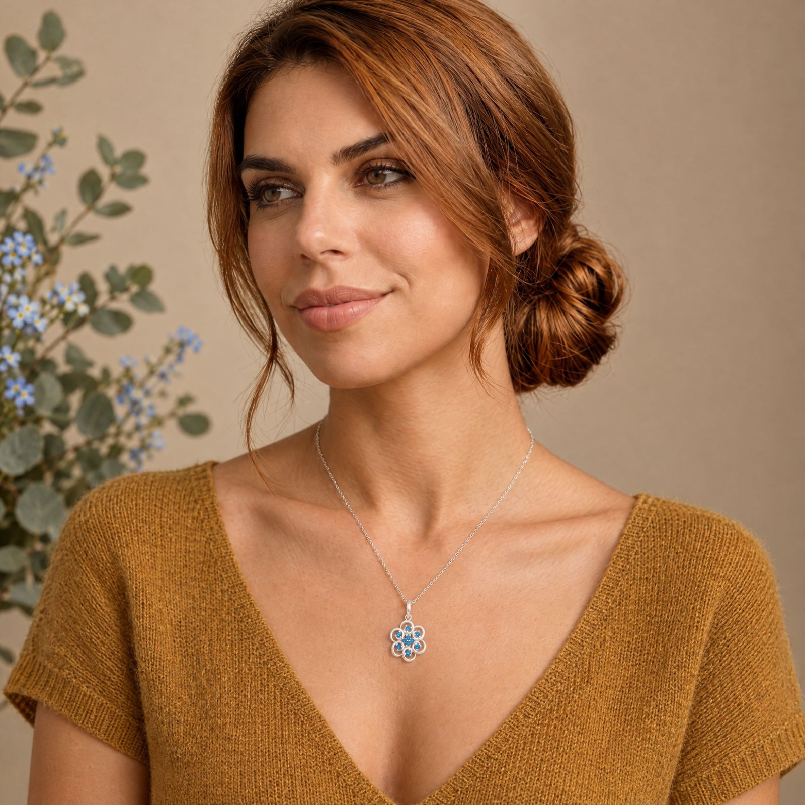 Mujer con collar Poppy de plata 925 con piedras azules - Andrea Jewels