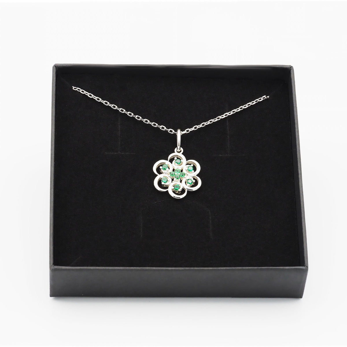 Collar Poppy de plata 925 verde en caja de regalo abierta - Andrea Jewels