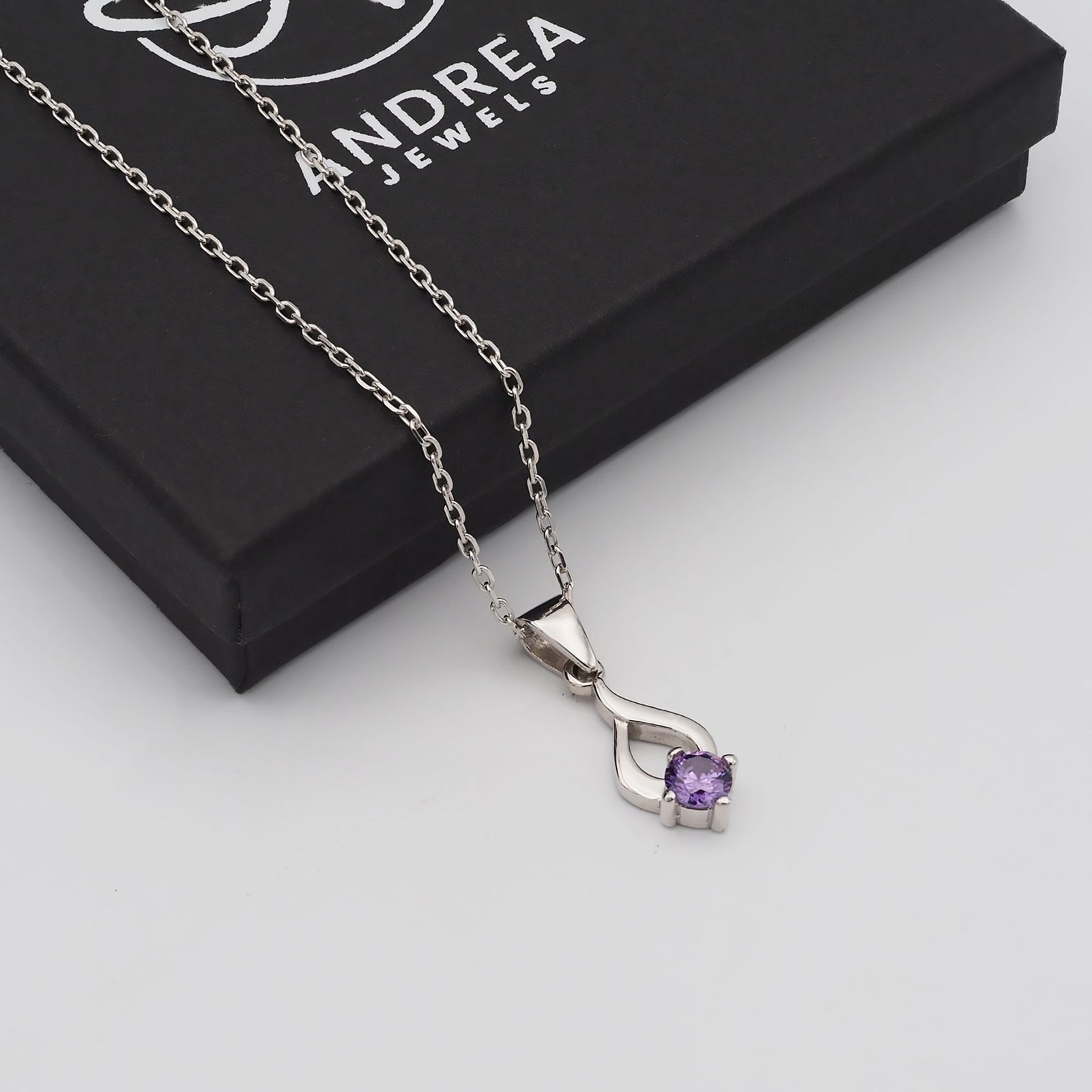 Collar Tear de plata con piedra amatista junto a su caja de regalo cerrada - Andrea Jewels