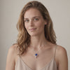 Vídeo de mujer con collar Nina de plata con piedra azul - Andrea Jewels