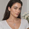 Mujer sonriendo con collar Duo de plata con dos piedras amatista - Andrea Jewels