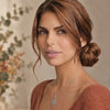 ídeo de mujer con collar Poppy de plata 925 con piedras blancas - Andrea Jewels