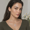 Vídeo de mujer con collar Duo de plata con dos piedras rosas - Andrea Jewels