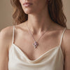 Vídeo de mujer con collar Nina de plata con piedra rosa - Andrea Jewels