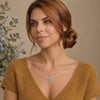 Vídeo de mujer con collar Poppy de plata 925 con piedras azules - Andrea Jewels