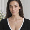 Vídeo de mujer con collar Duo de plata con dos piedras amarillas - Andrea Jewels